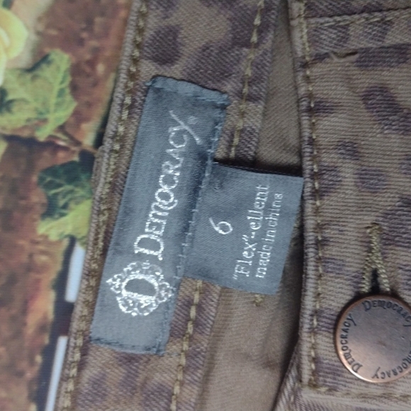 Democracy brown leopard fringe ankle jeans size 6 - Picture 2 of 4